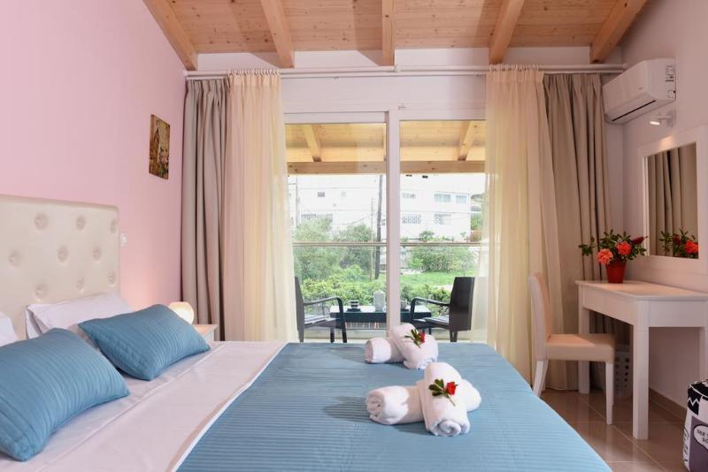 Palapart Gikas Suites And Studios 고우비아 외부 사진