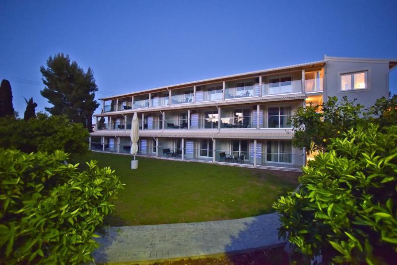 Palapart Gikas Suites And Studios 고우비아 외부 사진