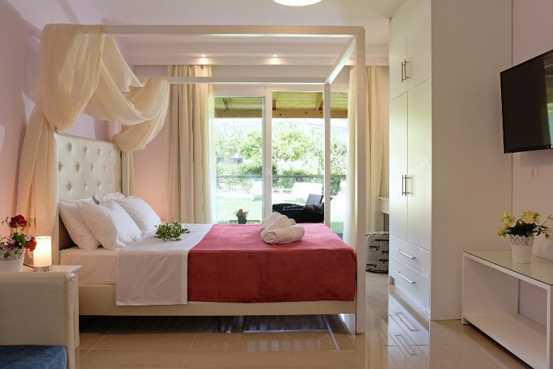 Palapart Gikas Suites And Studios 고우비아 외부 사진