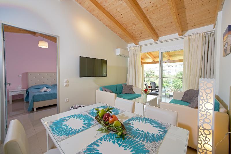 Palapart Gikas Suites And Studios 고우비아 외부 사진
